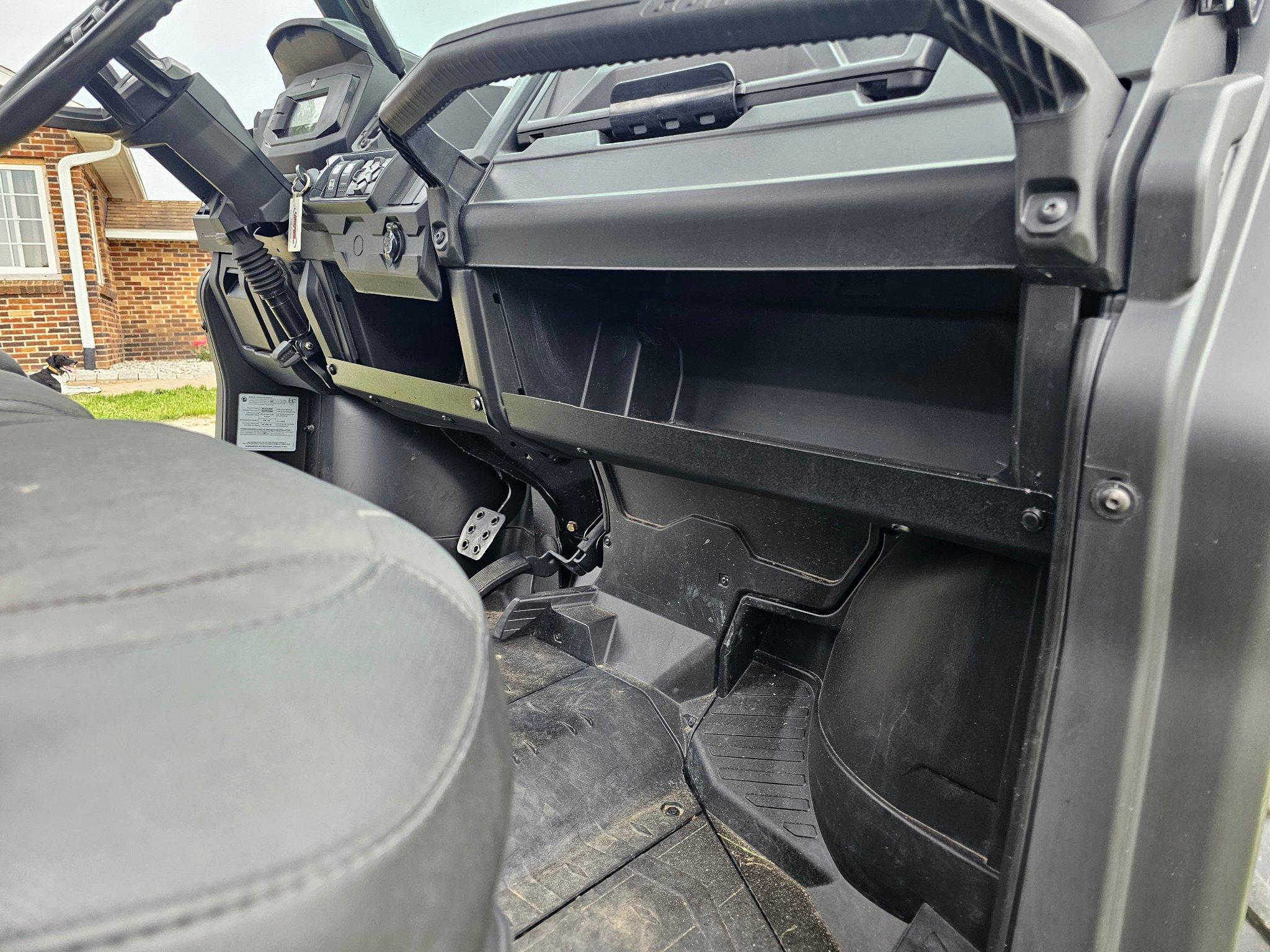 Can am defender bin lips