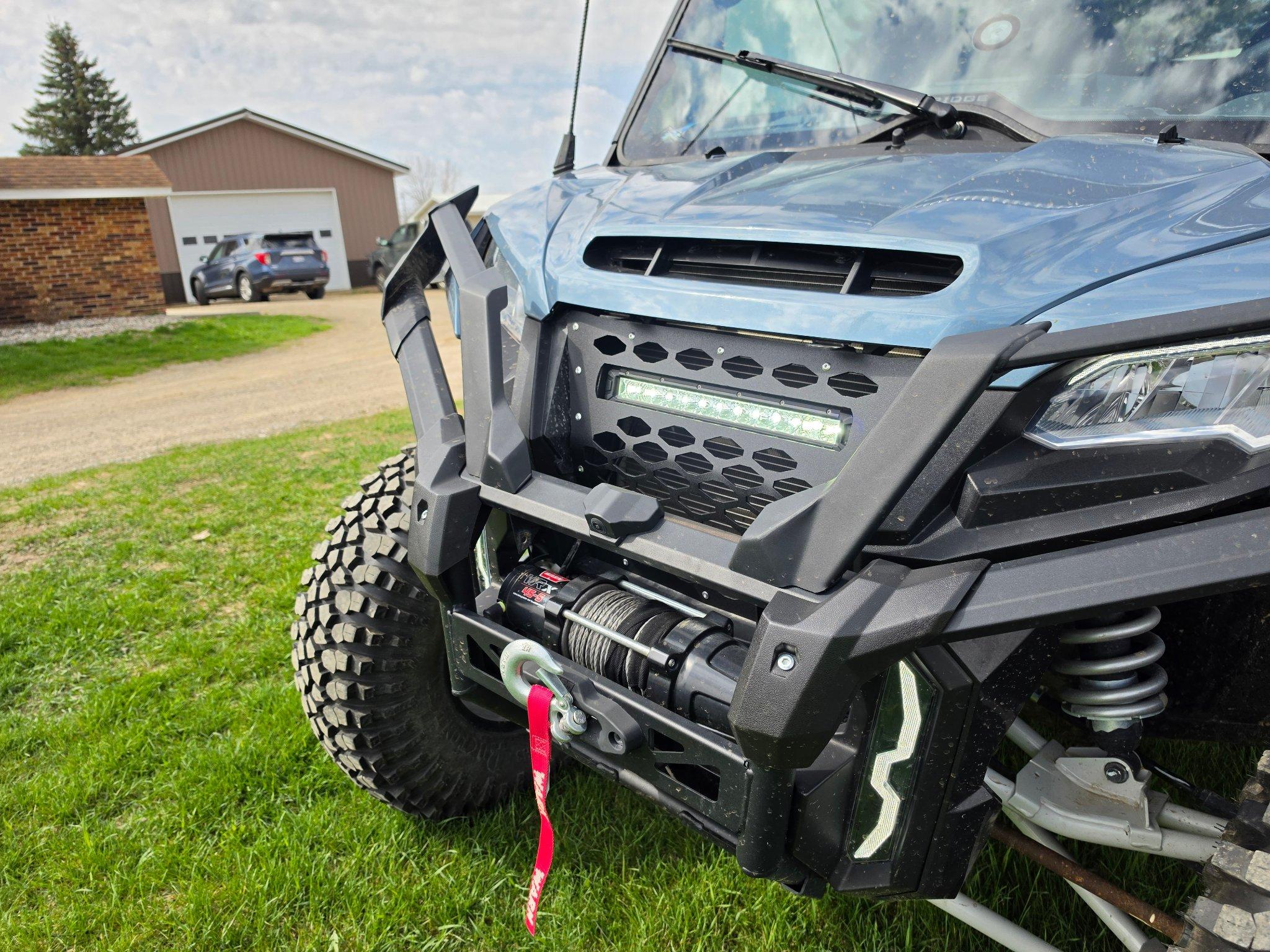 Ridge Steel Grill W/ Light Bar